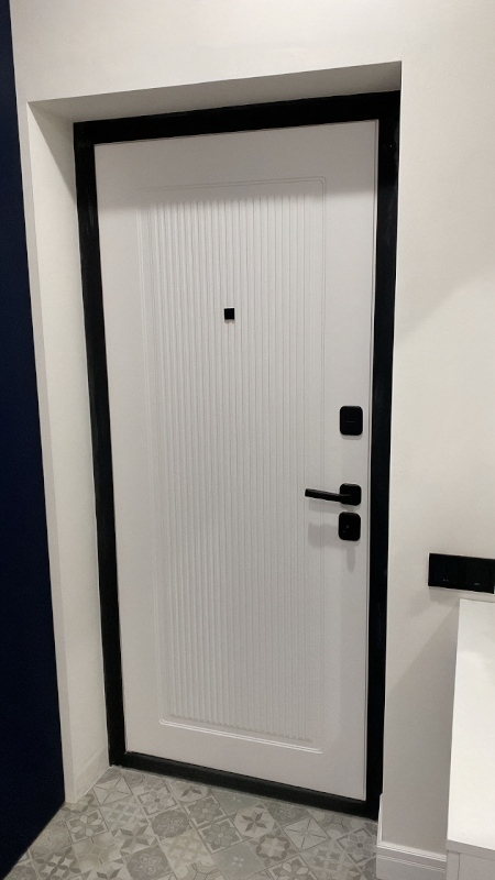 С белой панелью МДФ